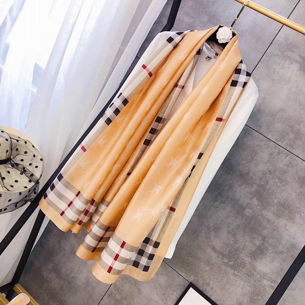 Bv*b*rry Scarf
